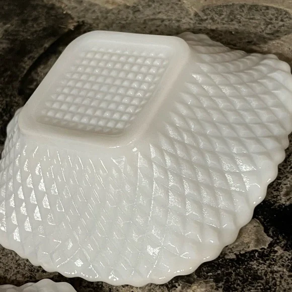 Vintage 1950s Fenton Diamond Cut Scalloped 6” White Milk Glass Candy Nut Dish’s - Picture 9 of 13